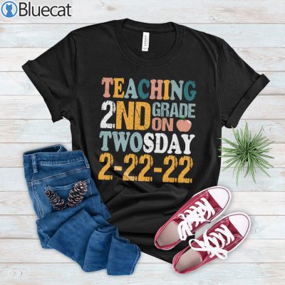 Retro Teaching 2nd Grade On Twosday, 22nd February 2022 T-shirt